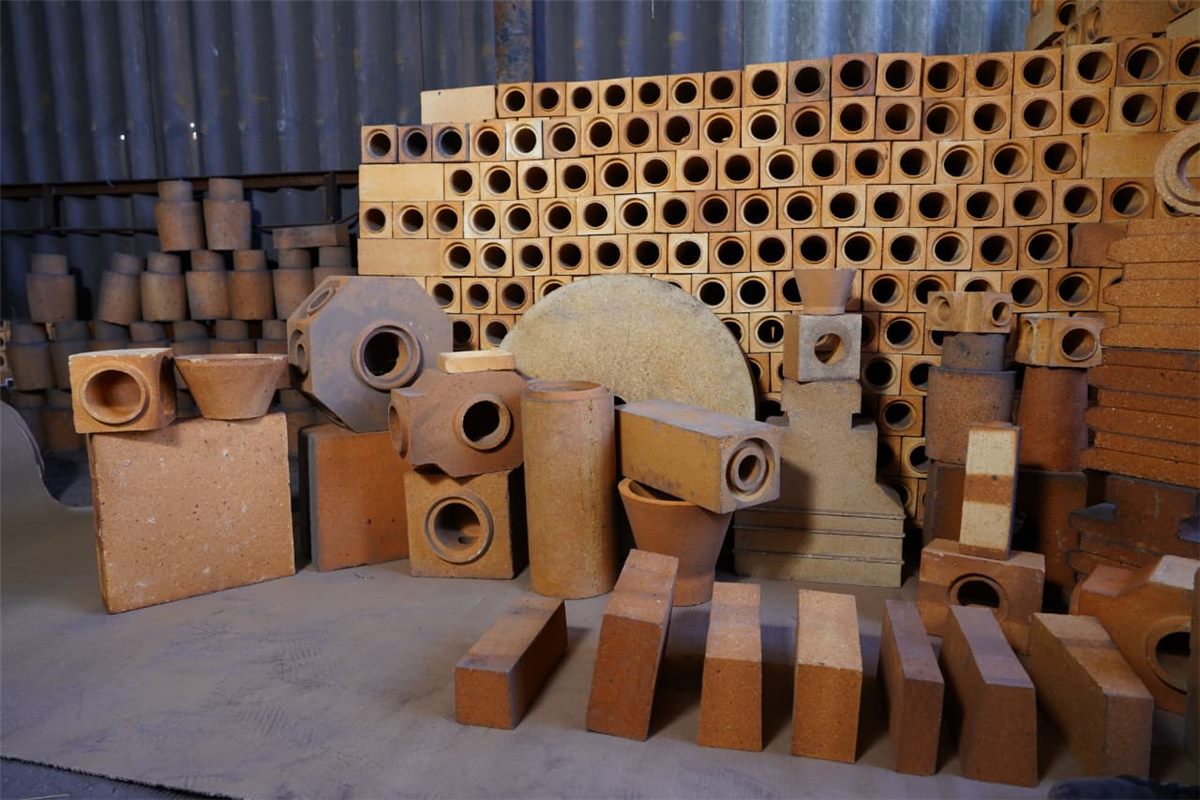 Refractory bricks and special shapes